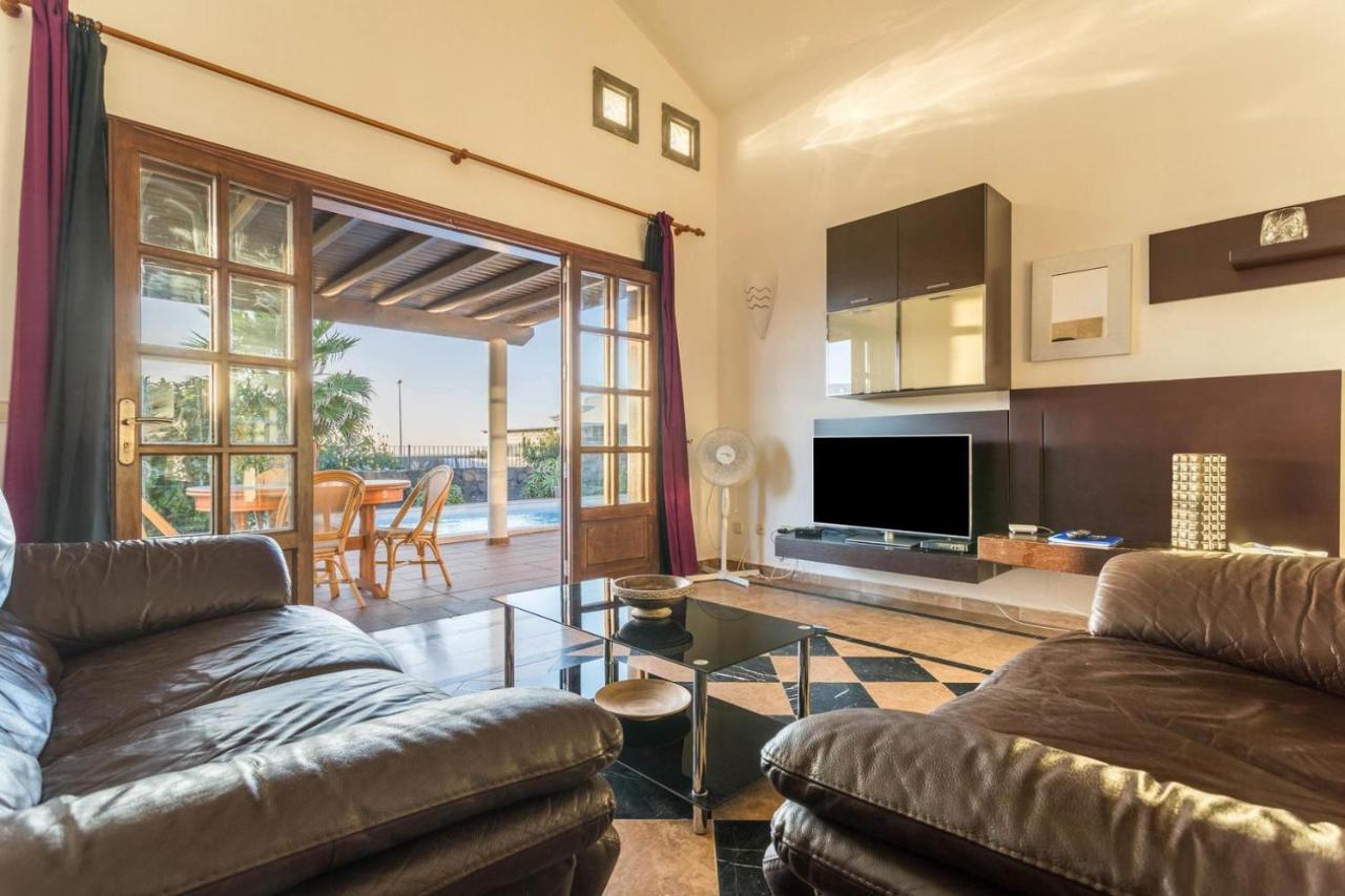 Villa Tania - Villa Independiente Con Piscina Privada Playa Blanca Dış mekan fotoğraf